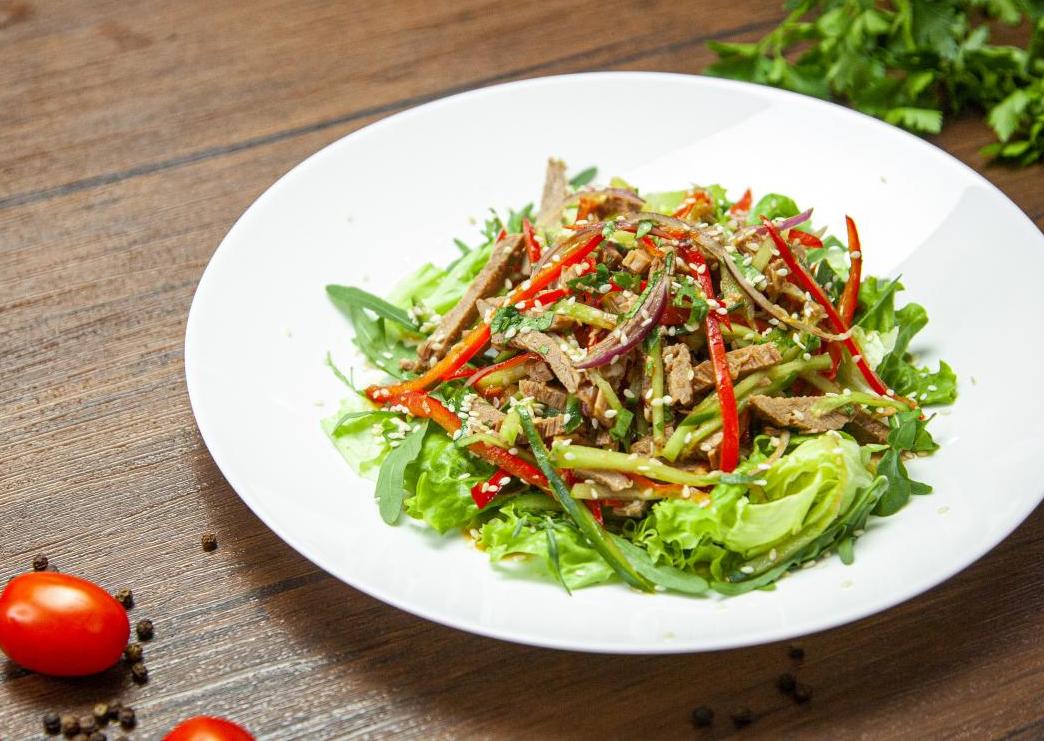 Изображение Салат с говядиной и болгарским перцем