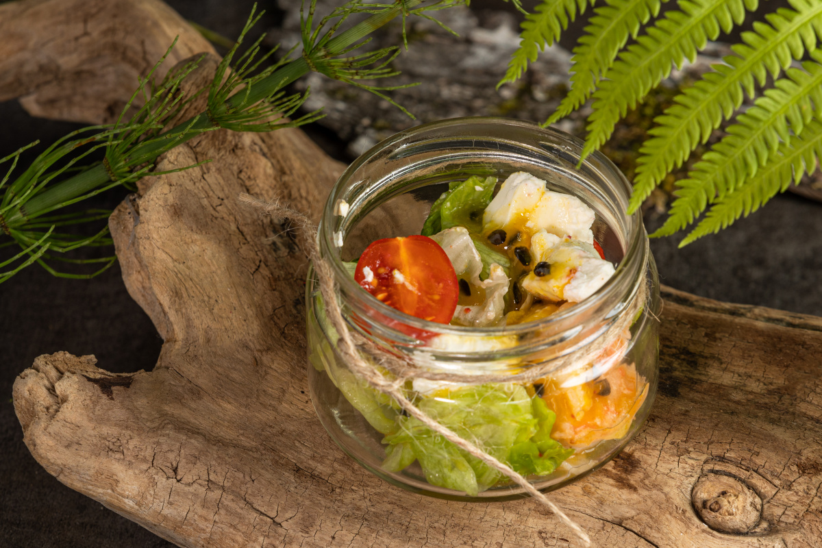 Изображение Мини Салат с креветками и соусом из маракуйи