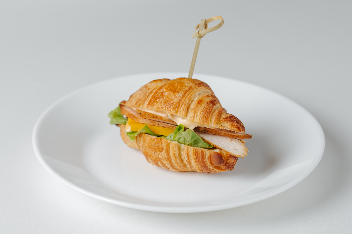 Изображение Круассан с курицей-гриль