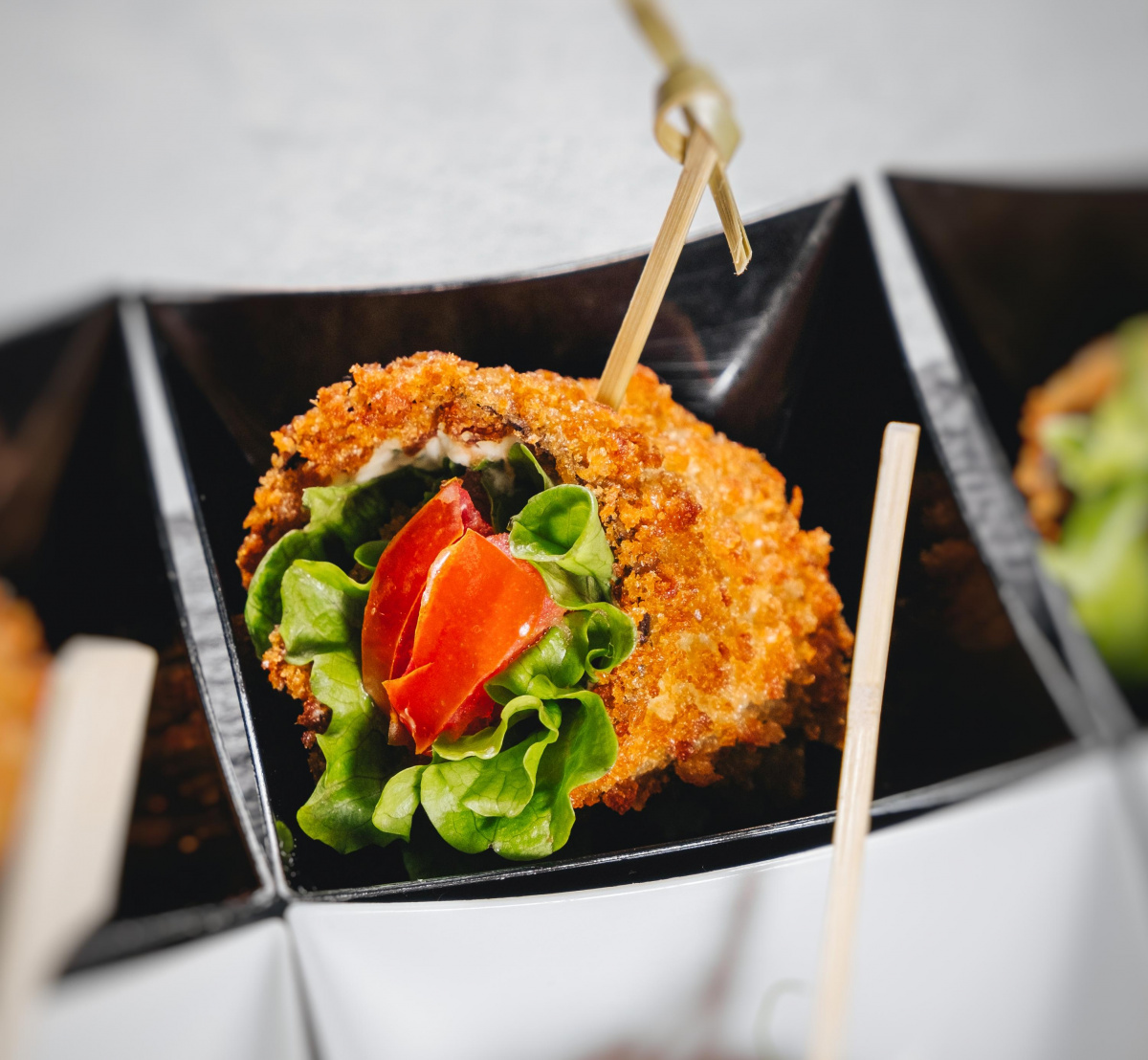 Изображение Рулет из баклажана с творожной пастой